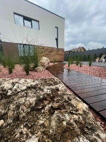 Продаю сучасний новий будинок в місті