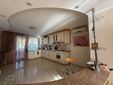 Будинок на Загорській. Під житло або комерцію.