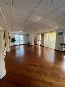 Продам Коммерческое здание в центре 1280м, с землей