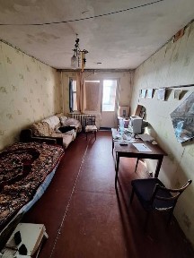 1 кім. 3 поверх вул. Незалежності України (Першотравнева)