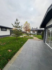 Будинок поряд з ТЦ Республика/10 соток/тераса/газ/без комісіі