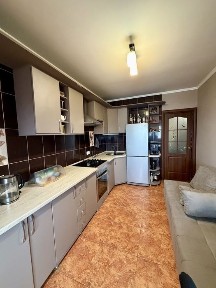 Продаж 1к цегла Озерна Виставка біля озера