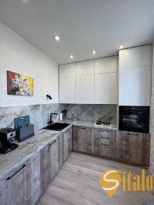 Продається квартира у Вознесенівському районі по пр. Соборному (044)