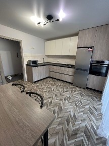 Оренда 3-х. кім вул. Рєпіна 95м. 4/8ц/є/р. і/о. меблі. техн-400дол