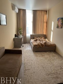 Продаж однокімнатної просторої квартири в центрі міста Львова.