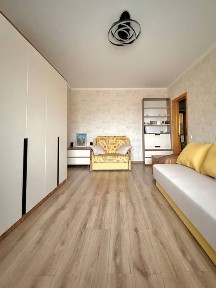 Здам 1-кімн з гарним ремонтом масив Райдужний 4 поверх газ