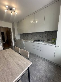 Оренда світлої 2 км квартири в спальному районі міста