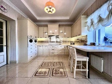 В продаже дом с бассейном в районе Лысой Горы