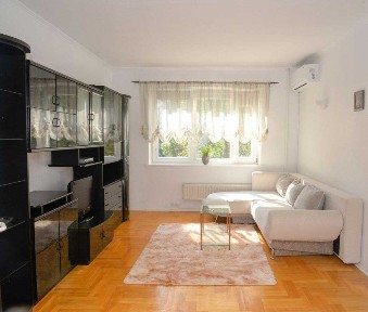 Пропоную простору 3 кімнатну квартиру біля парку. Метро Святошин