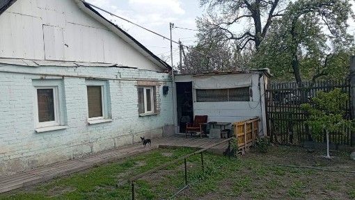 Частина будинку з земельною ділянкою 4 сотки./ код 8050