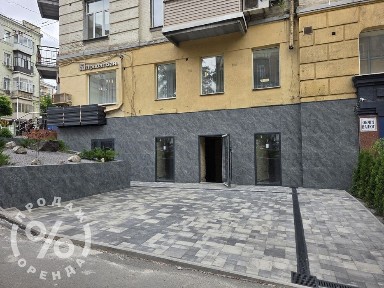 Фасадне приміщення 146 м2 у центрі Києва, вул. Саксаганського