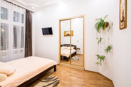 Гарна та затишна (до 7осіб) 2х кімн квартира подобово в центрі Львова