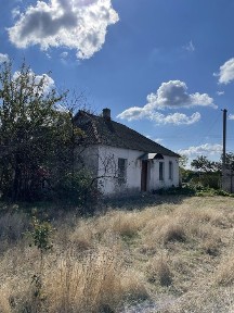 с. Каравелове (Каларово) 3км від міста, 15 соток землі, 4 кім-ти окремі