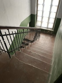 Центр, ул. Адмиральская, свет не отключат, 3 комнаты, сталинка, крыша ок