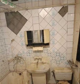 Продам 2 к. кв. в центре Залютино, метро Холодная гора