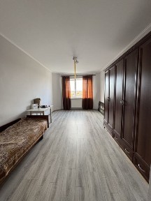 Квартира з ремонтом та меблями, великої площі