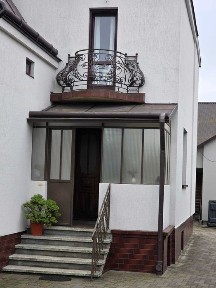 Особняк Городок в. Мазепи знаходиться в гарному з багатою зеленню місці