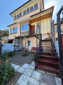 Продається дворівнева квартира смт Путила, вул. Українська