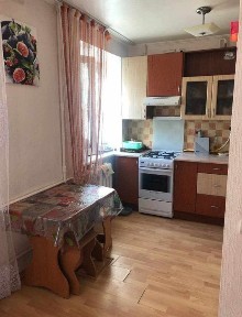 Продам 2- х кімнатну квартиру в центрі