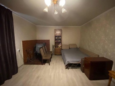 будинок в районі аеропорту, Котляри