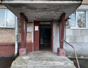 Продам трикімнатну квартиру р-н кільце Дружба вул. Відінська