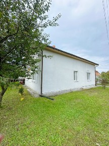 Продаж приватного будинку поруч м. Львова с. Зимна Вода