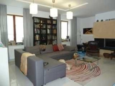 Продам будинок в гарному районі, вул. Буцманюка