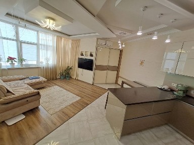 Продам трехкомнатную квартиру у моря Парковая