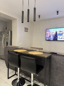 Продаж 2х кімнатна +кухня студія на Парковій Алеї