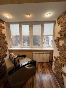 Поруч з ЖД вокзалом от хозяина