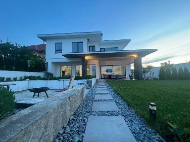 Продаж сучасного будинку в с. Солонка з ландшафтним дизайном