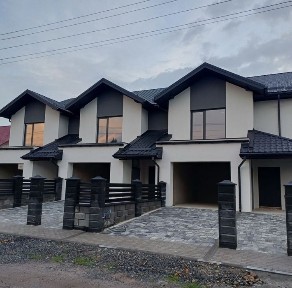 Котедж із зручним плануванням для сімʼї