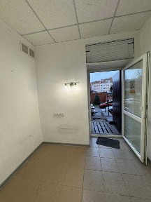 Центр міста. Оренда приміщення з водою і санвузлом.