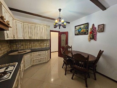 Красива 3кім квартира з класичним ремонтом, вул. Лепкого