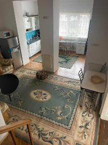 Напів-особняк в престижній центральній локації. Без тварин.