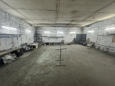 Оренда комерційних гаражних та офісних приміщень з ямами боксами