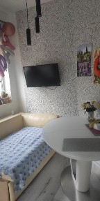 Продам будинок, капітальний ремонт, поруч з містом