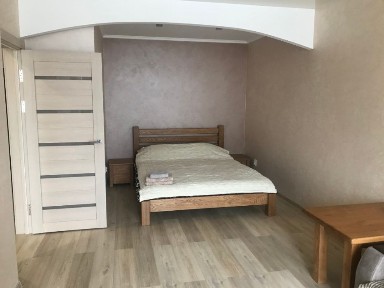 1к. к. на Озерній ПОДОБОВО.