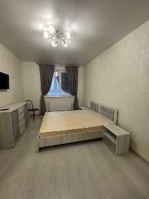 сдам 1 комнатную Небесной Сотни/Метро