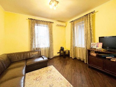 Васильків, центр. Продаж 2 автономних будинків: основний і гостьовий.