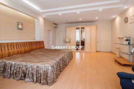 Простора 3-кімнатна квартира в елітному будинку/проспект Шевченка