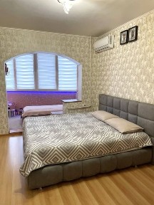 Трикімнатна квартира біля парку.