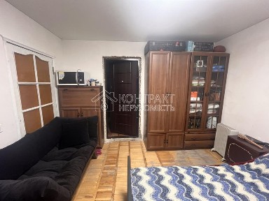 Продам 2-к кв в будинку гост типу за універмагом 