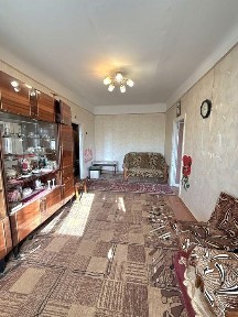 Продається 2-х кімнатна квартира в центрі Садгори