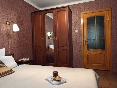 Продається 2-х квартира (Центр, вул. Вокзальна), 1 поверх.