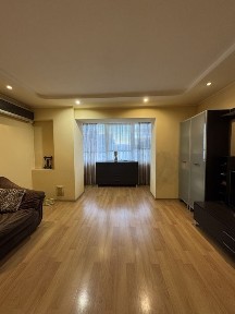 Велика двокімнатна квартира