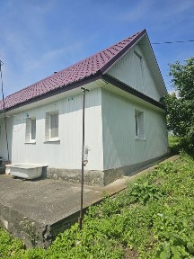 Продам будинок з земельною ділянкою