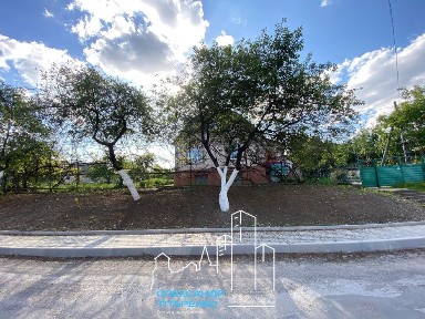 Продам затишний будинок в центрі Довжка!