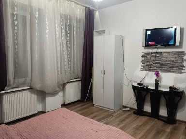 2к. Центр. Насипна 9 Світло не вимикають. Вміщає 6 осіб.