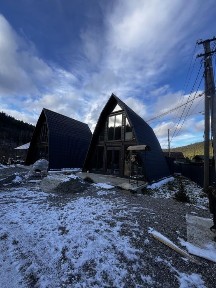 За 339 000$ продається 5 будинків загальна площа 340 м2 та 15 сотих!